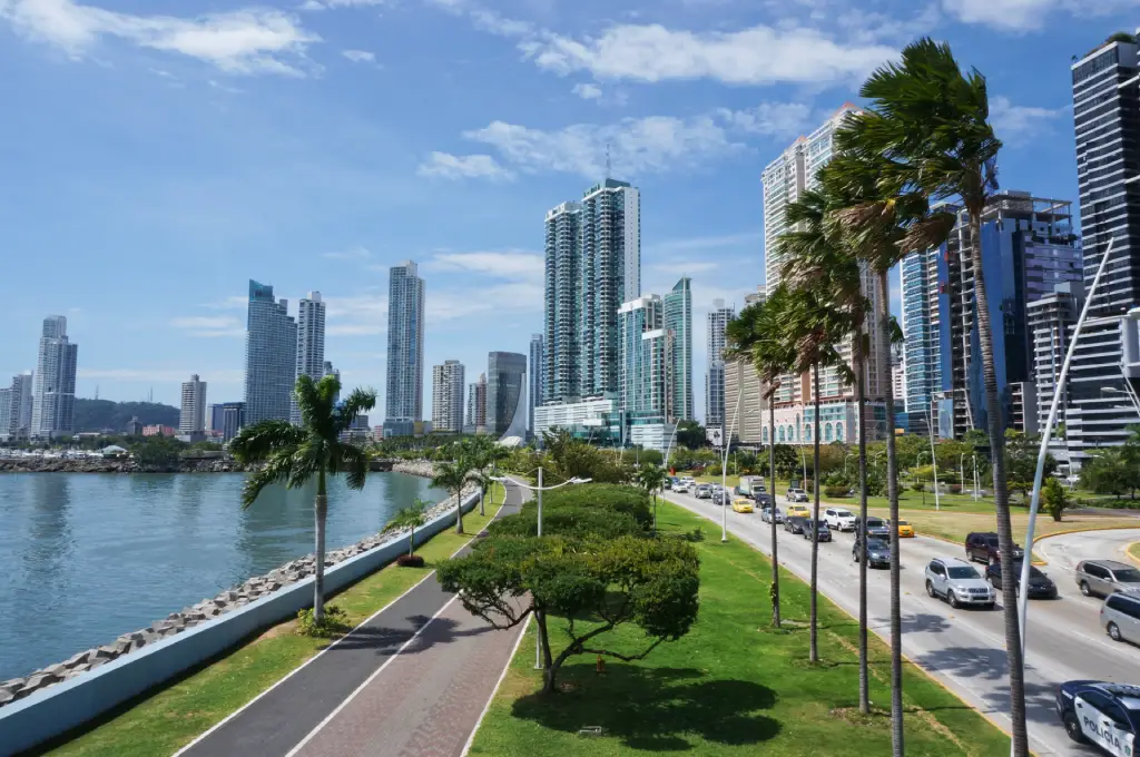 How Does Panama Cater to Retirees?